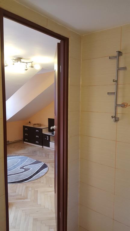 Studio Piata Sfatului - Brasov Luaran gambar