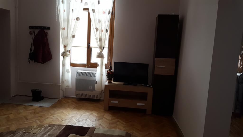 Studio Piata Sfatului - Brasov Luaran gambar