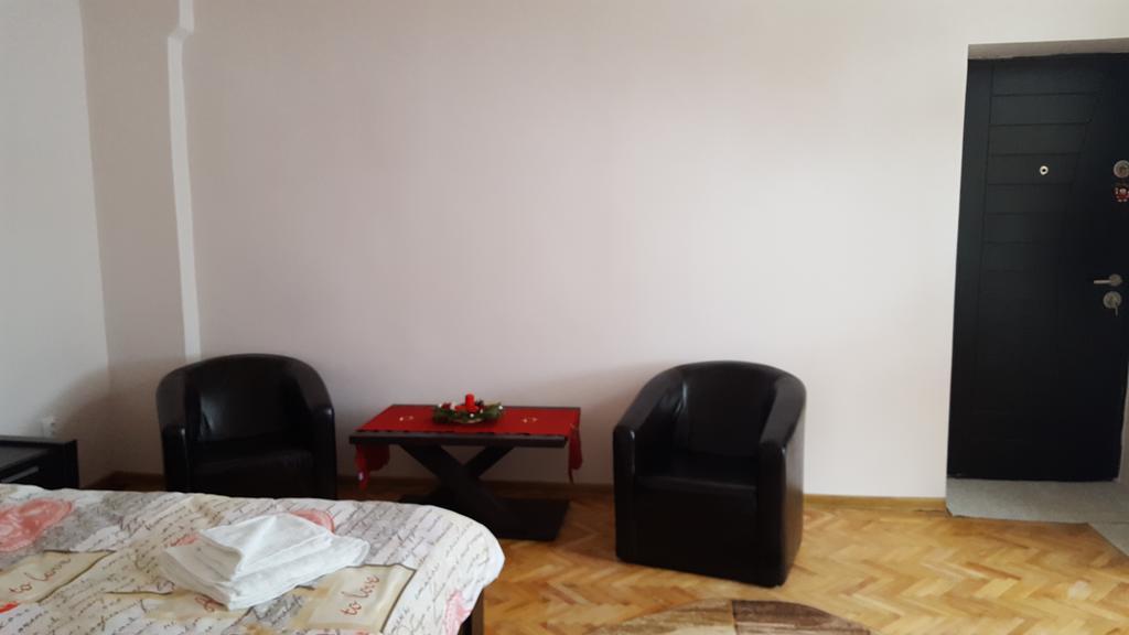 Studio Piata Sfatului - Brasov Luaran gambar
